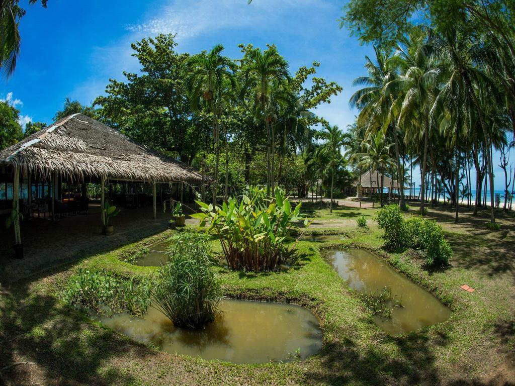 Baan Chumphon Hotel Pathio Exterior foto