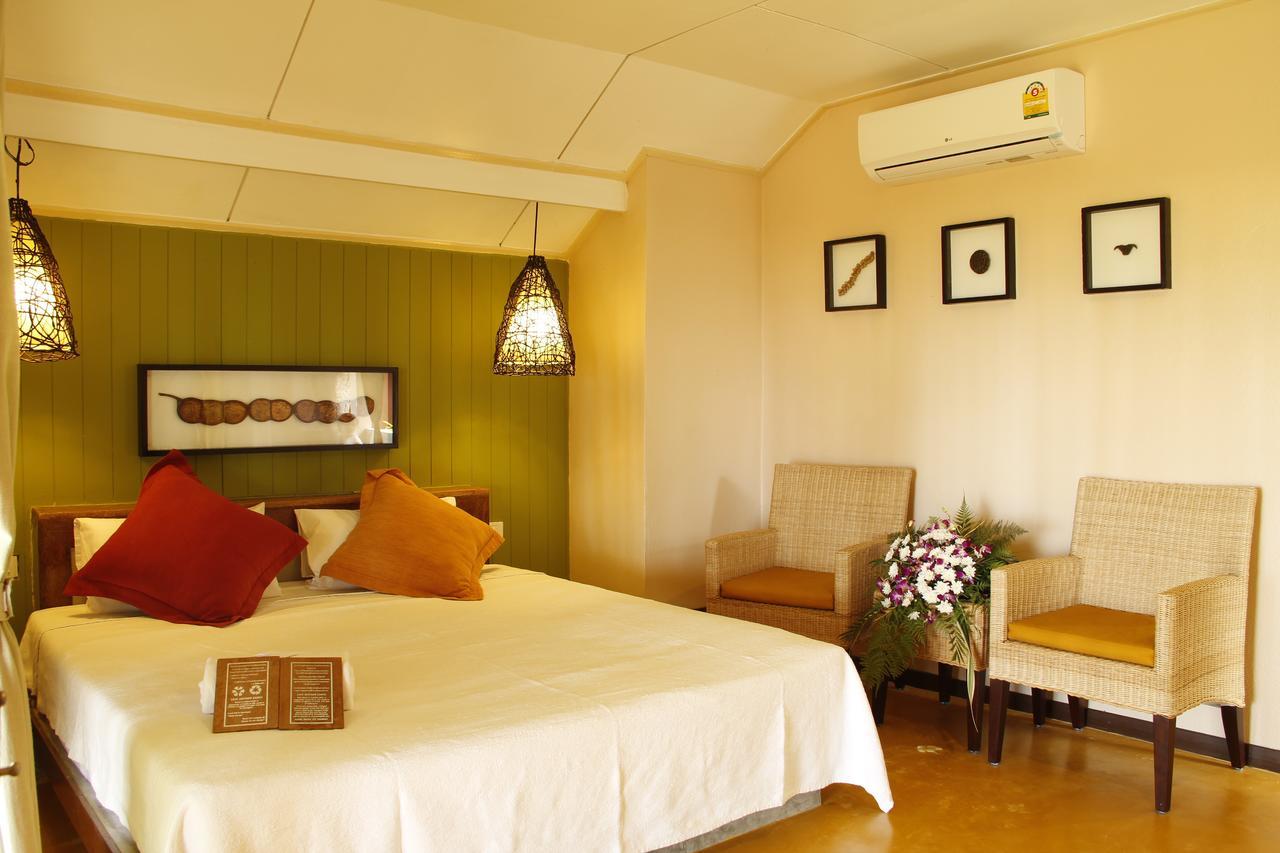 Baan Chumphon Hotel Pathio Exterior foto