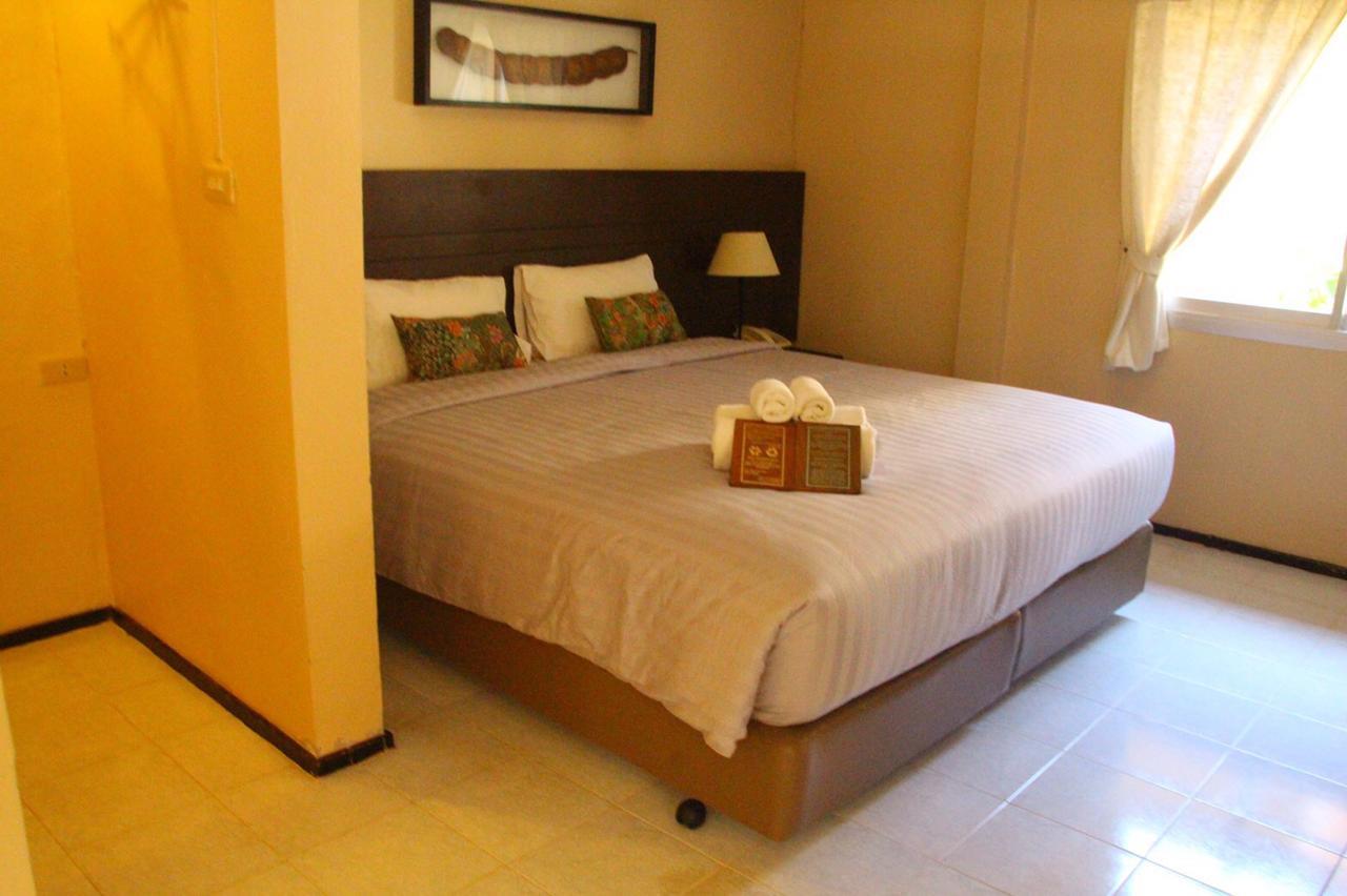 Baan Chumphon Hotel Pathio Exterior foto