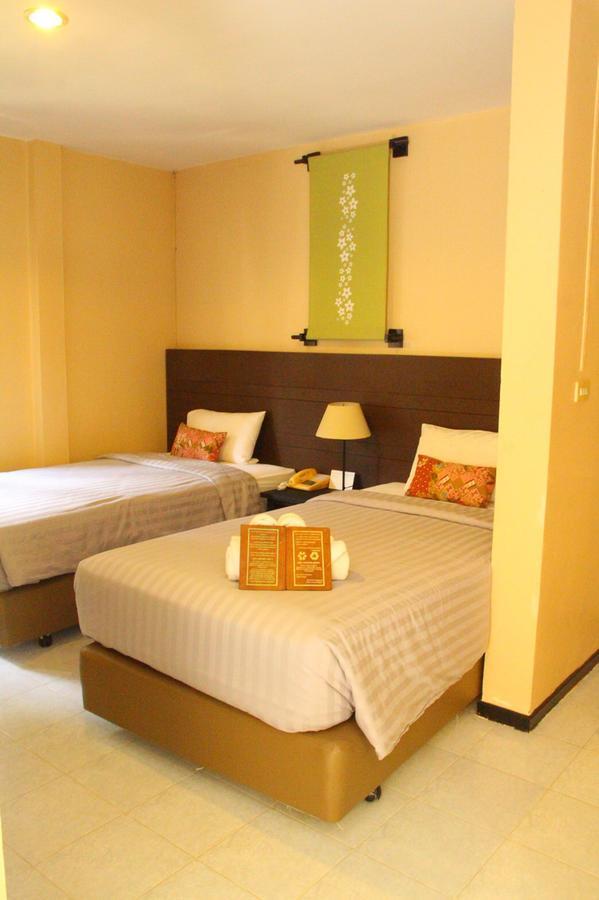 Baan Chumphon Hotel Pathio Exterior foto