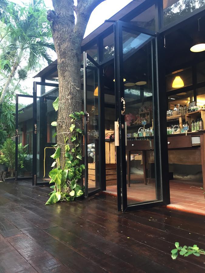 Baan Chumphon Hotel Pathio Exterior foto